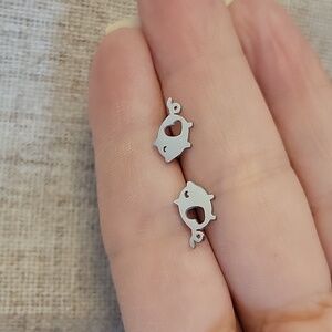 PIG SILVER HEART STUD EARRINGS
